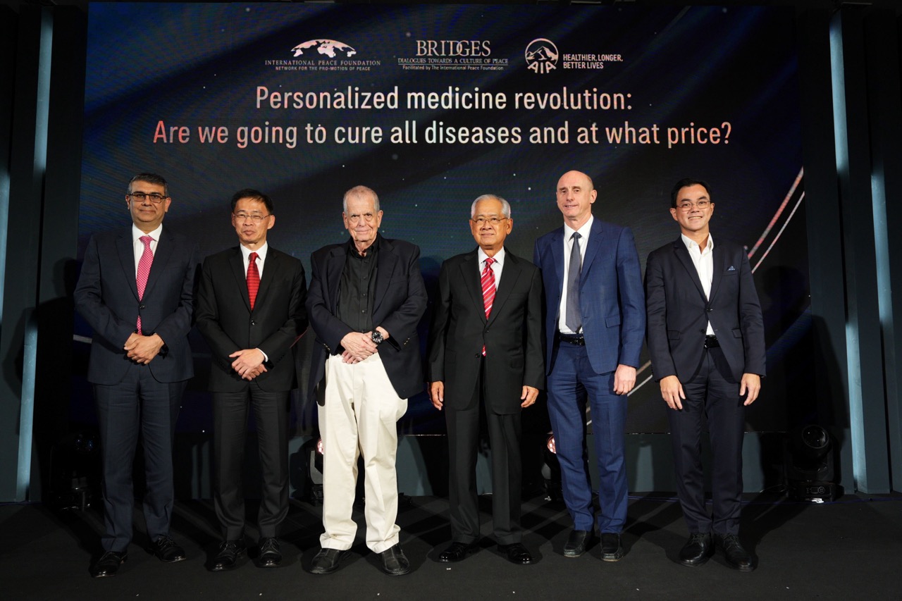 เอไอเอ ประเทศไทย จัดงาน AIA Nobel Laureates Luncheon Talk Series ในหัวข้อ “Personalized Medicine Revolution: Are We Going to Cure All Diseases and at What Price?” โดย ศาสตราจารย์อารอน ชีชาโนเวอร์ นักวิทยาศาสตร์รางวัลโนเบลสาขาเคมี ปี 2547